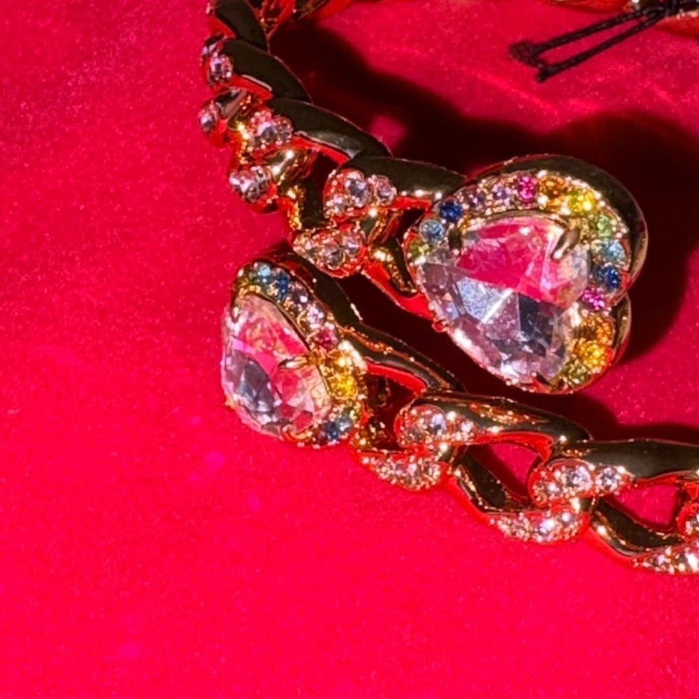New KURT GEIGER LONDON
Rainbow Crystal Heart  Chain Bypass Bangle Bracelet - Picture 12 of 13